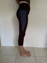 Load image into Gallery viewer, Black Leggings with Pocket Pattern - Blue Scribble